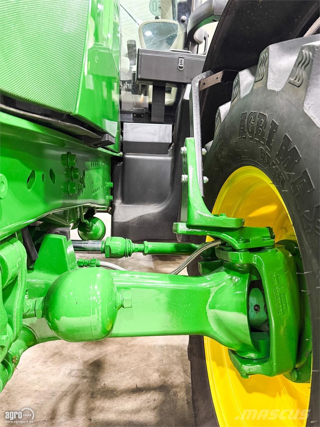 John Deere 6150R AutoQuad Plus 20/20 50 km/h váltó, rugózott الجرارات