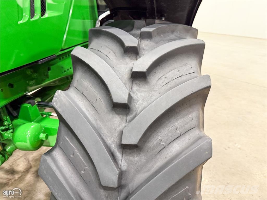 John Deere 6150R AutoQuad Plus 20/20 50 km/h váltó, rugózott الجرارات