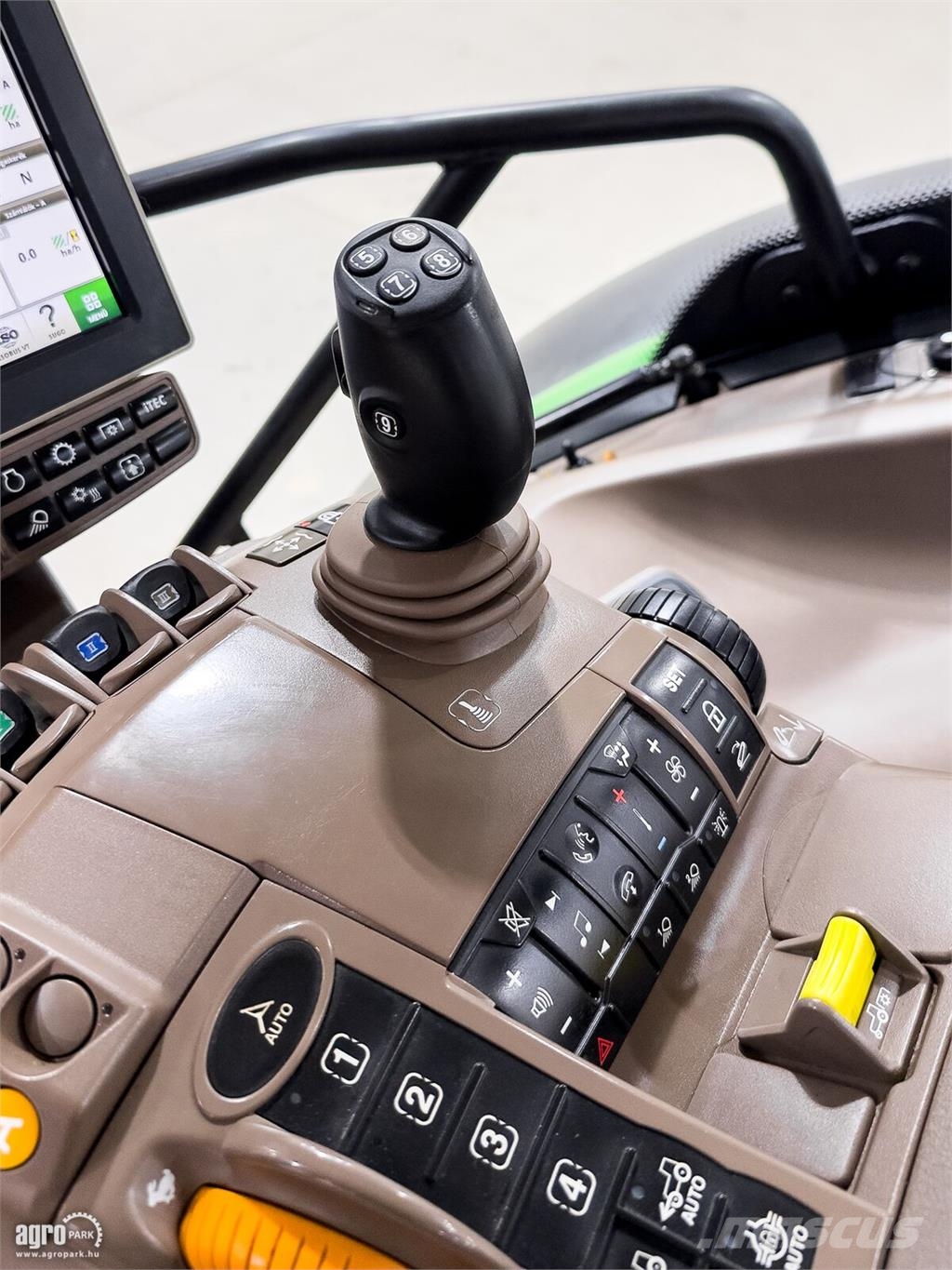John Deere 6155R traktor, DirectDrive 50 km/h, rugózott híd,  Tractores