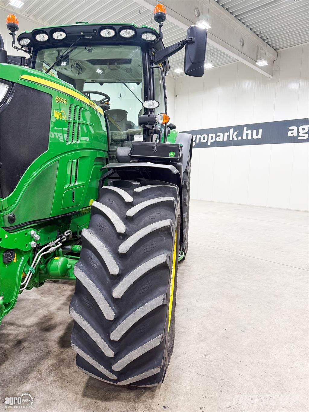 John Deere 6195R DirectDrive 24/24 50 km/h váltó, rugózott hí Traktori