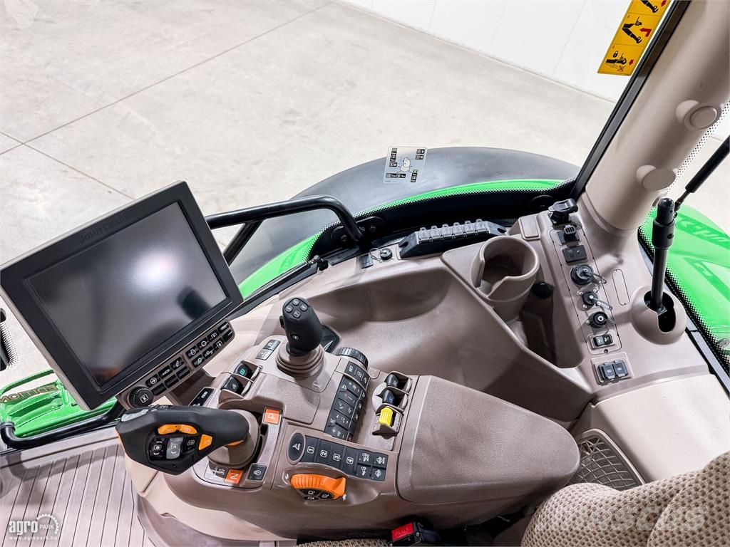 John Deere 6215R AutoPowr IVT 50 km/h váltó, rugózott híd, ru Traktori