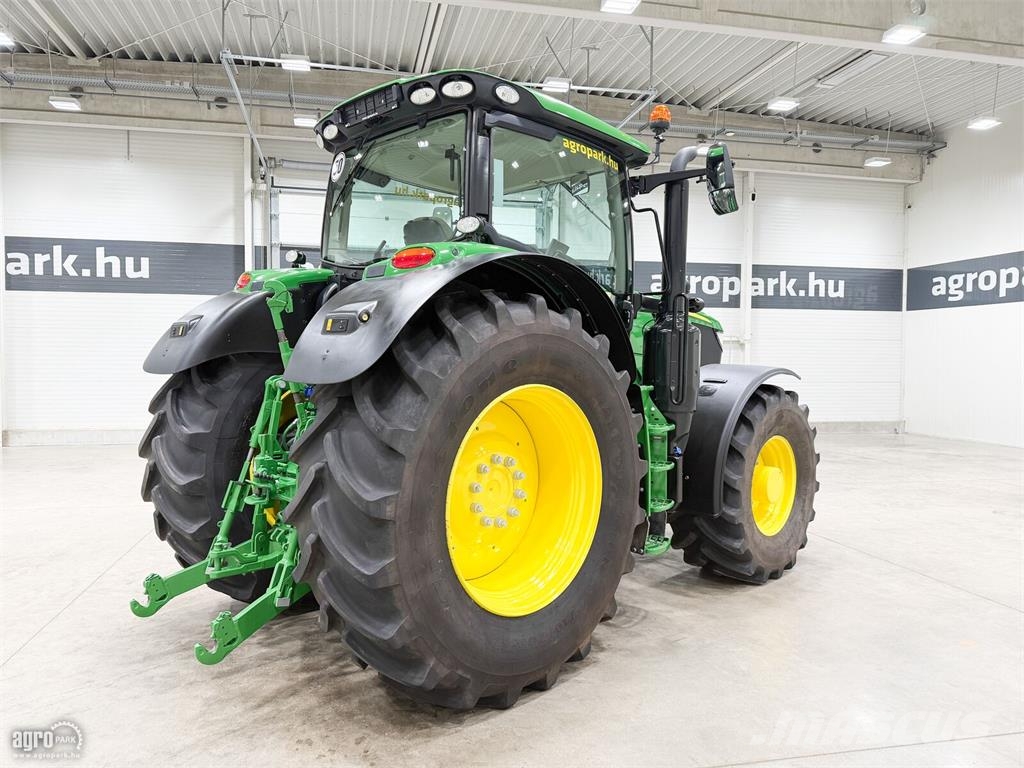 John Deere 6215R AutoQuad Plus 20/20 50 km/h váltó, rugózott  Traktori