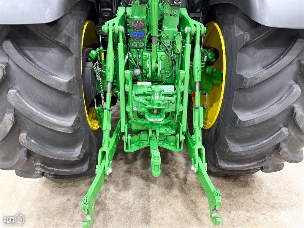 John Deere 6215R AutoQuad Plus 20/20 50 km/h váltó, rugózott  Traktori
