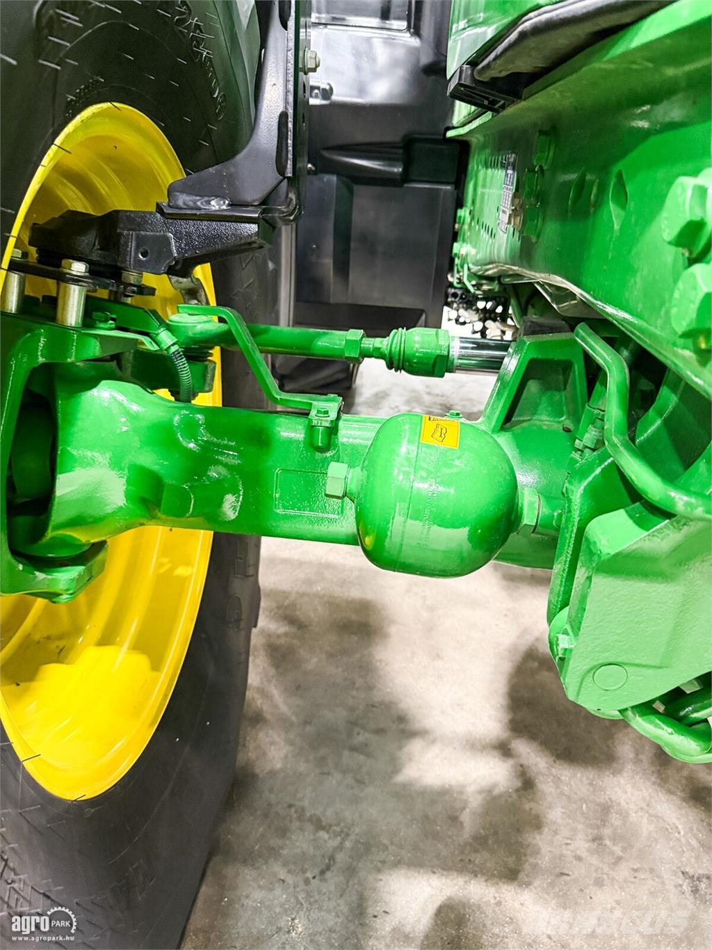 John Deere 6215R DirectDrive Eco 24/24 40 km/h, rugózott híd, Traktory
