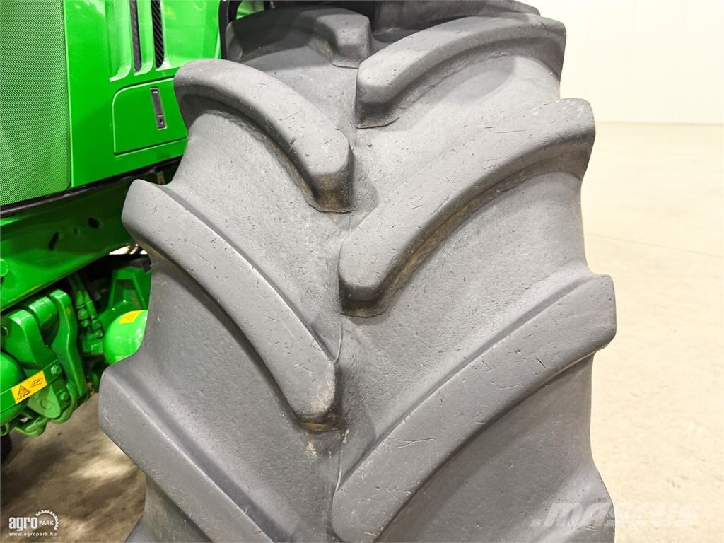 John Deere 6215R DirectDrive Eco 24/24 40 km/h, rugózott híd, Traktory