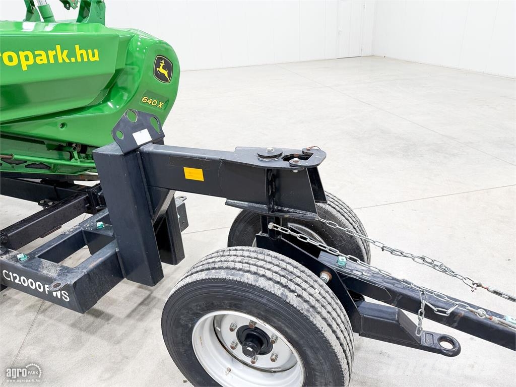 John Deere 640X 12,2 m VARIO vágóasztal, repce oldalkaszák, k Kombajnove hlavice