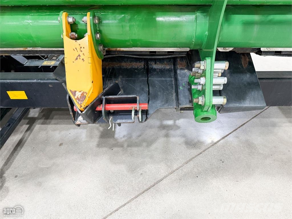 John Deere 640X 12,2 m VARIO vágóasztal, repce oldalkaszák, k Kombajnove hlavice