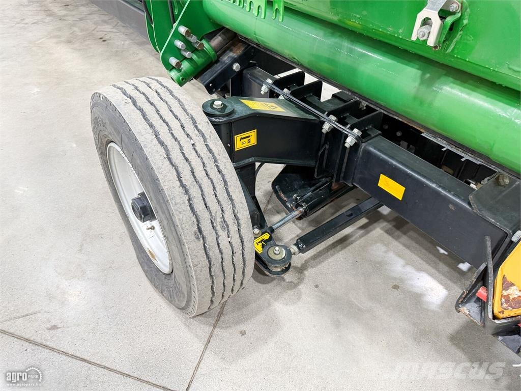 John Deere 640X 12,2 m VARIO vágóasztal, repce oldalkaszák, k Kombajnove hlavice