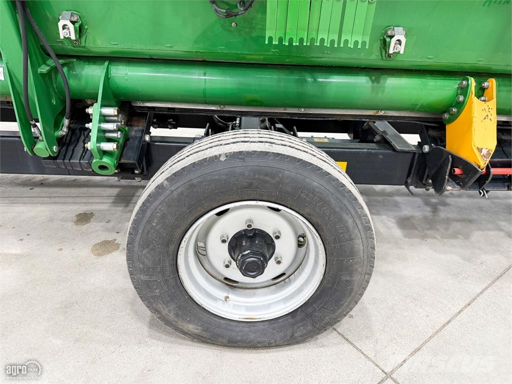 John Deere 640X 12,2 m VARIO vágóasztal, repce oldalkaszák, k Kombajnove hlavice