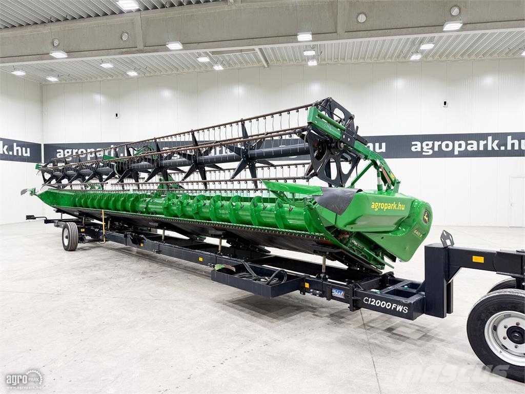 John Deere 640X 12,2 m VARIO vágóasztal, repce oldalkaszák, k Kombajnove hlavice