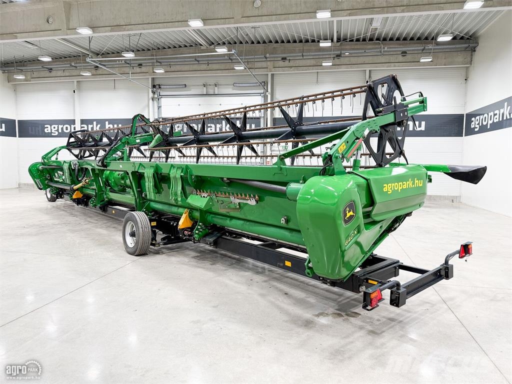 John Deere 640X 12,2 m VARIO vágóasztal, repce oldalkaszák, k Kombajnove hlavice