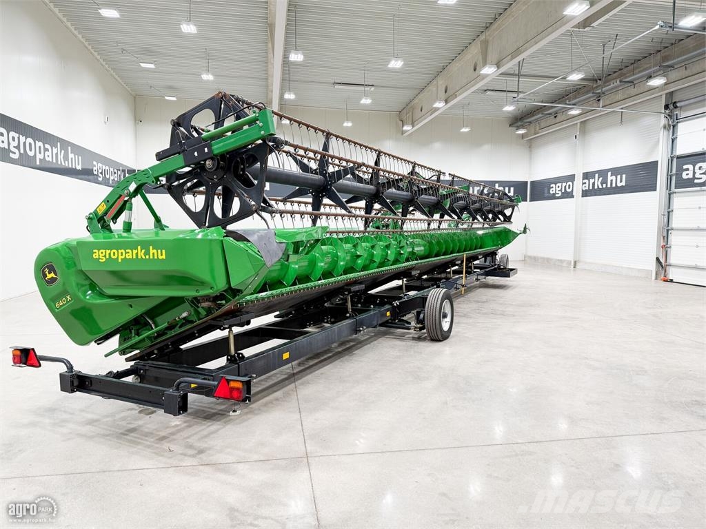 John Deere 640X 12,2 m VARIO vágóasztal, repce oldalkaszák, k Kombajnove hlavice