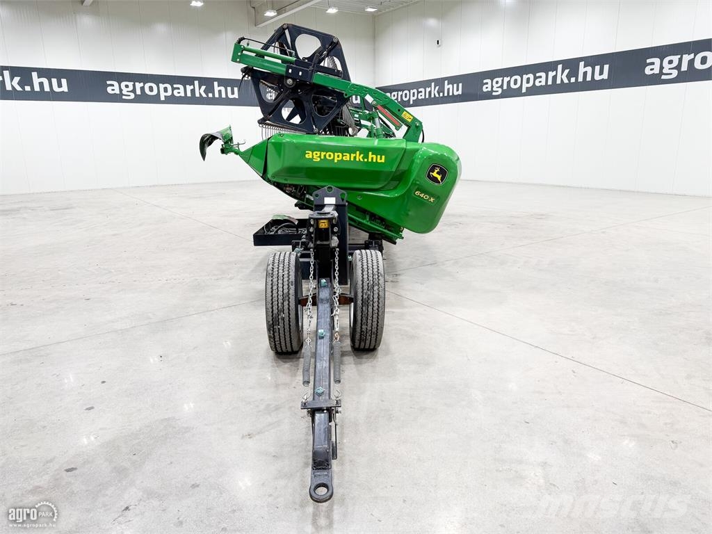 John Deere 640X 12,2 m VARIO vágóasztal, repce oldalkaszák, k Kombajnove hlavice