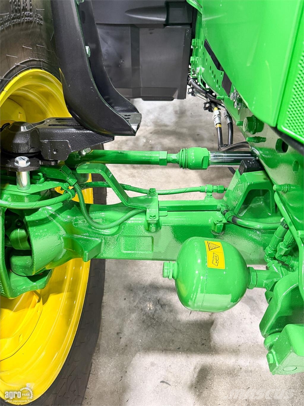 John Deere 6M 155 AutoQuad Plus 20/20 50 km/h váltó, rugózott الجرارات