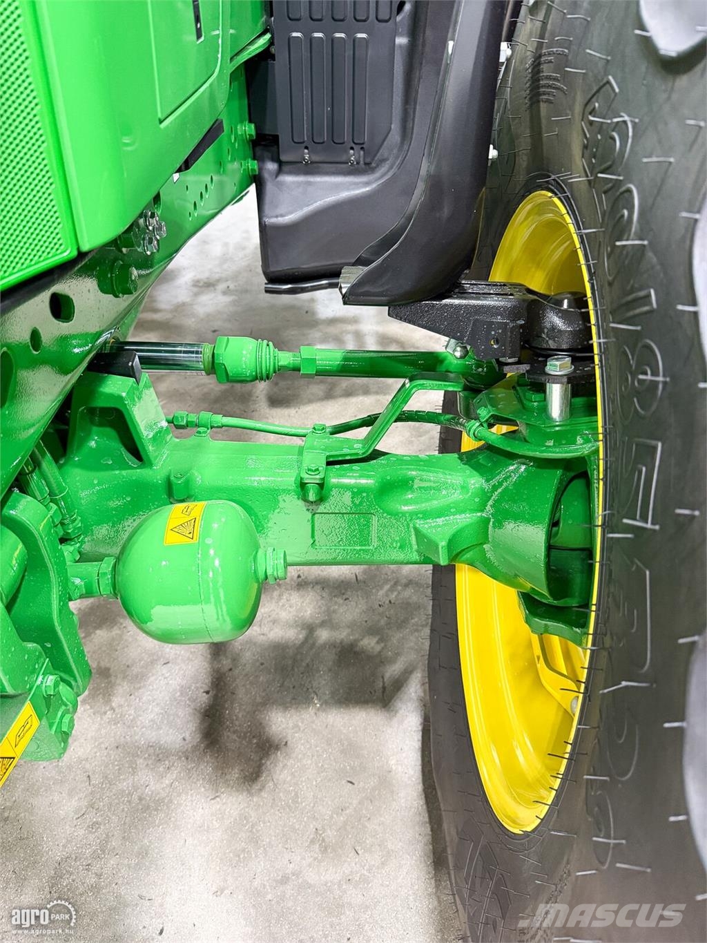 John Deere 6M 155 AutoQuad Plus 20/20 50 km/h váltó, rugózott الجرارات