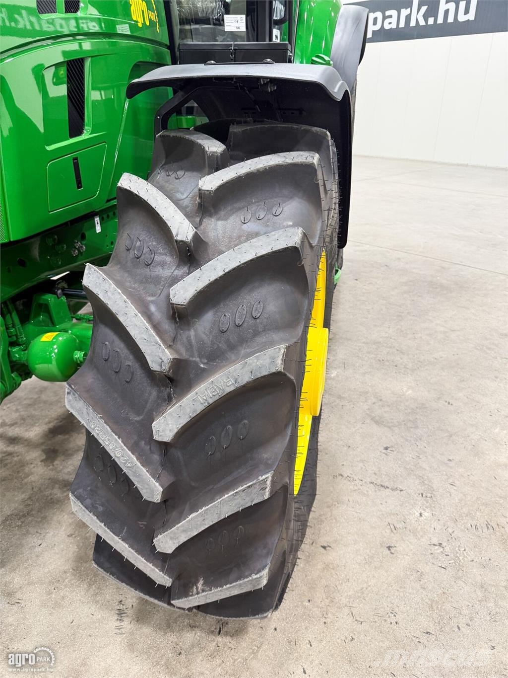 John Deere 6M 155 AutoQuad Plus 20/20 50 km/h váltó, rugózott الجرارات