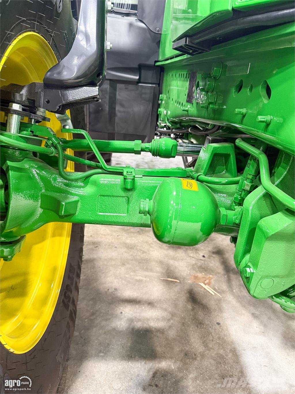 John Deere 6M 155 AutoQuad Plus 20/20 50 km/h váltó, rugózott الجرارات