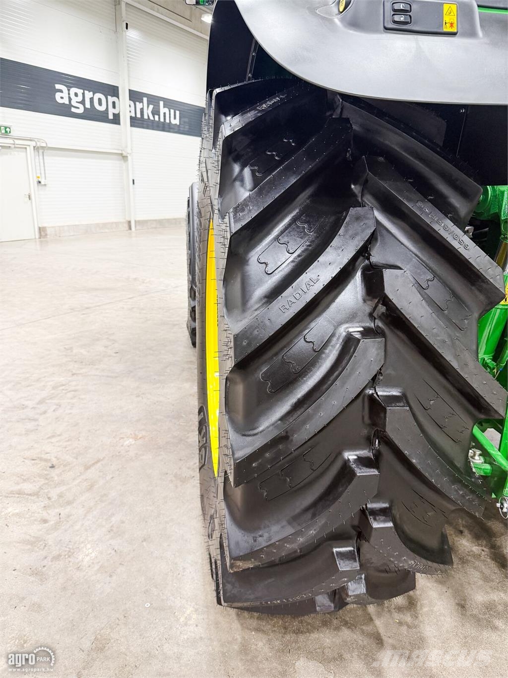 John Deere 6M 155 AutoQuad Plus 20/20 50 km/h váltó, rugózott الجرارات