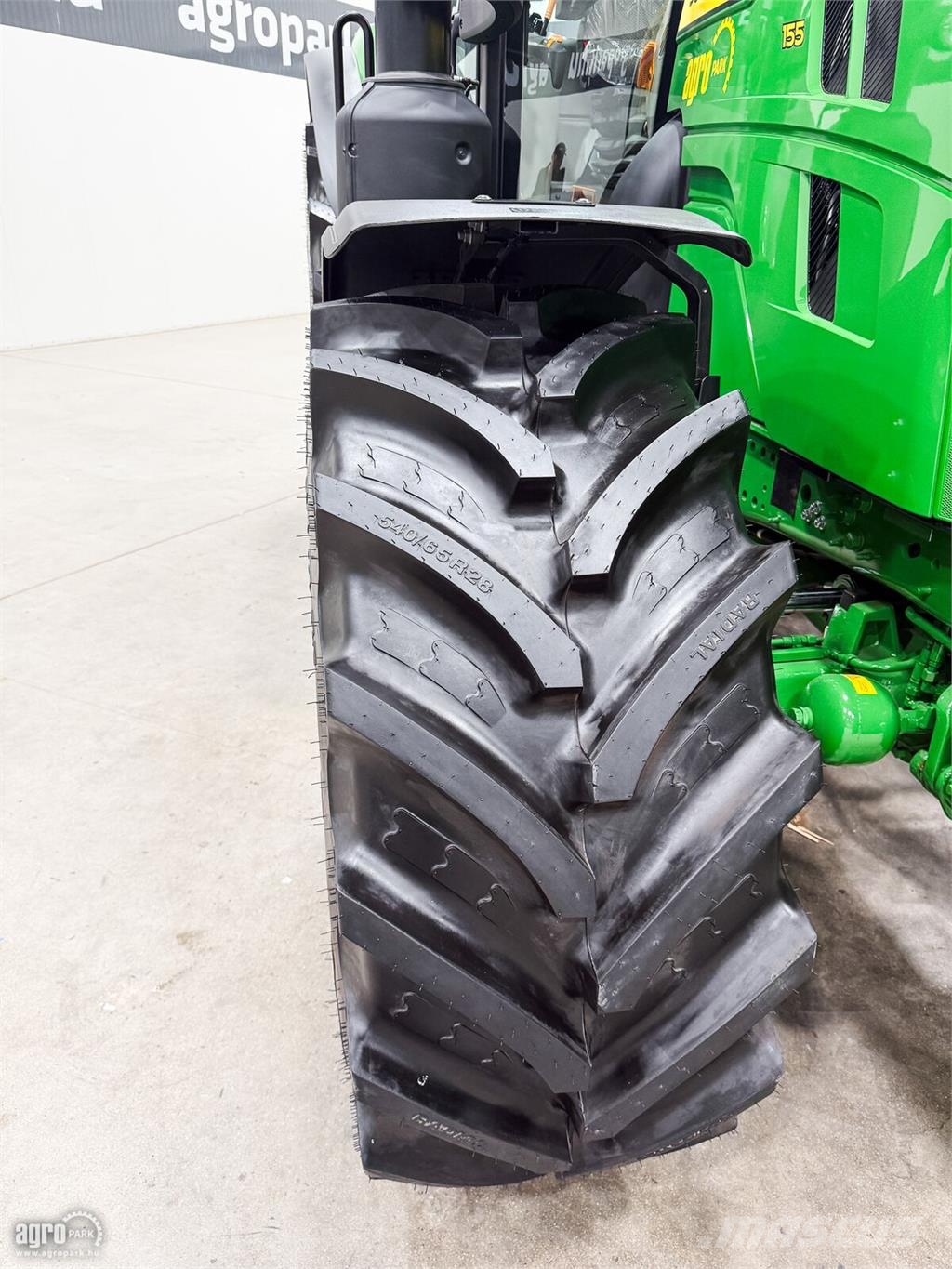 John Deere 6M 155 AutoQuad Plus 20/20 50 km/h váltó, rugózott الجرارات