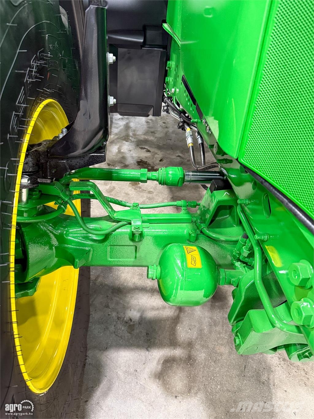 John Deere 6M 155 AutoQuad Plus 20/20 50 km/h váltó, rugózott Traktoren