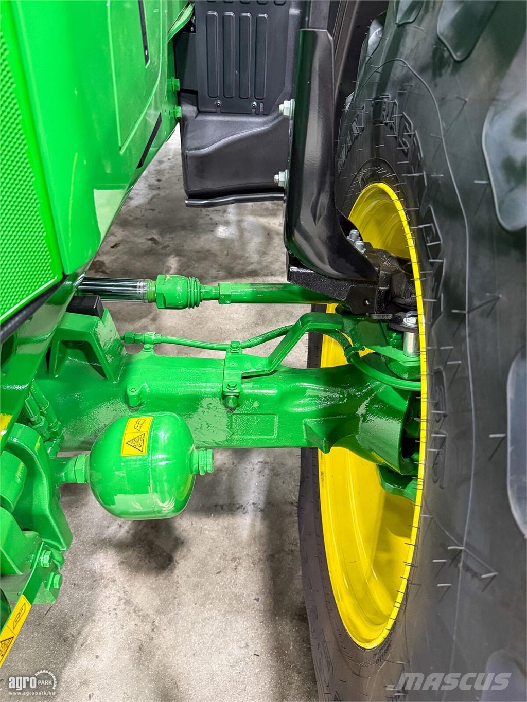 John Deere 6M 155 AutoQuad Plus 20/20 50 km/h váltó, rugózott Traktoren