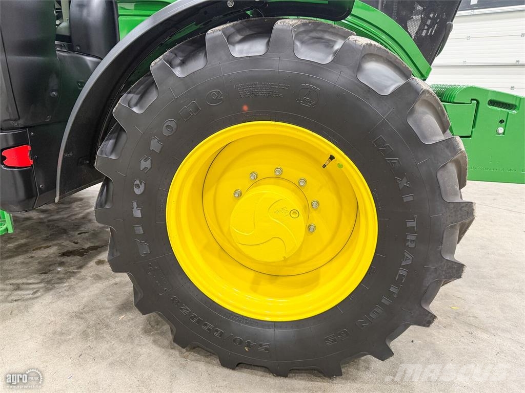 John Deere 6M 155 AutoQuad Plus 20/20 50 km/h váltó, rugózott Traktoren