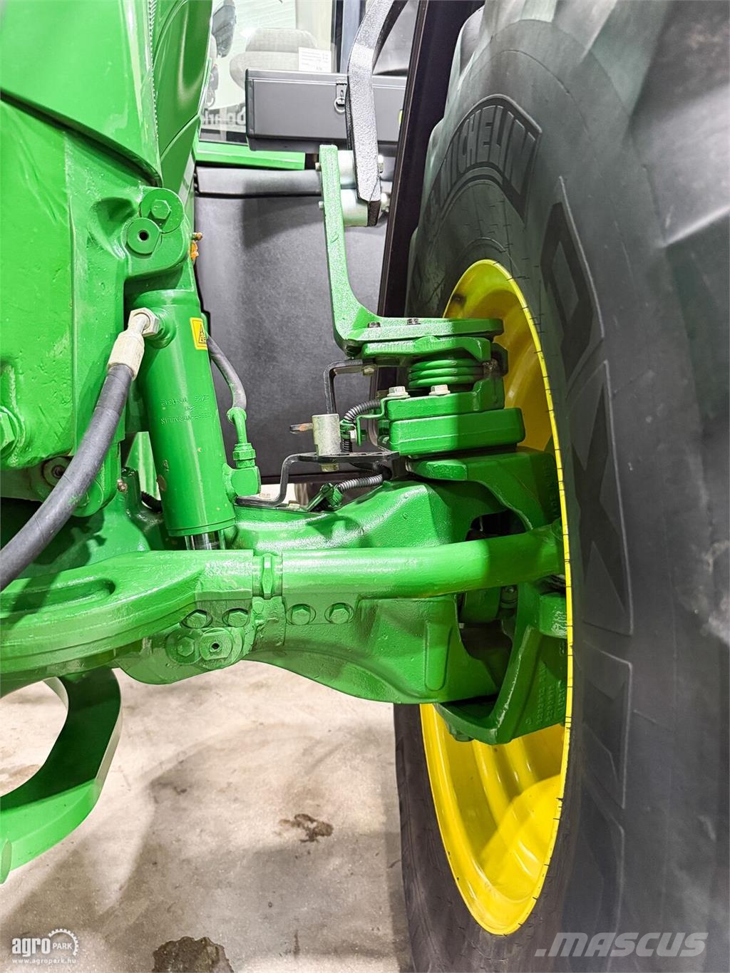 John Deere 7230R e23 Powershift 40 km/h, rugózott híd, Active الجرارات