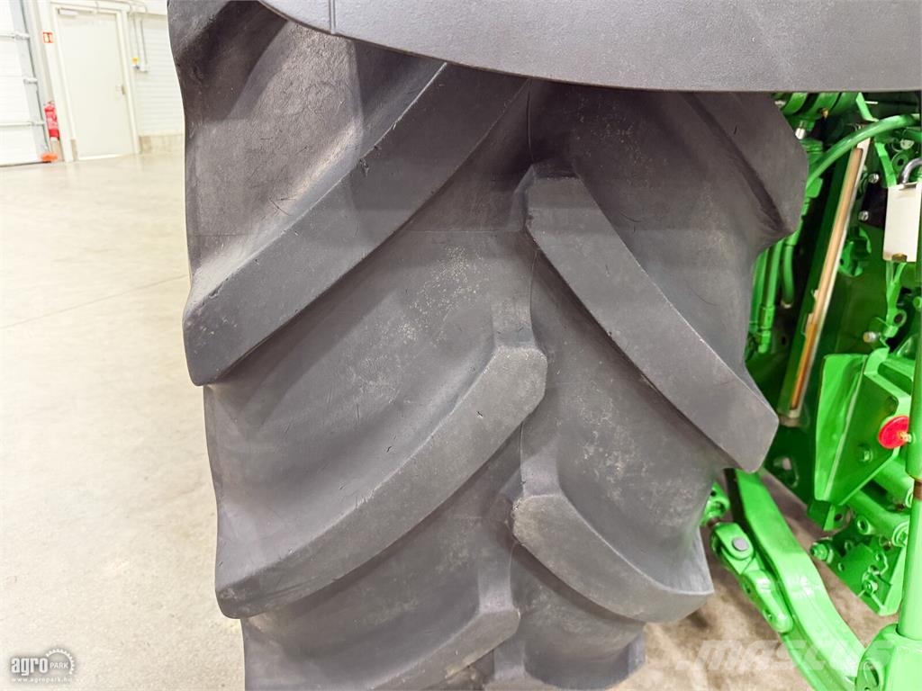 John Deere 7230R e23 Powershift 40 km/h, rugózott híd, Active الجرارات