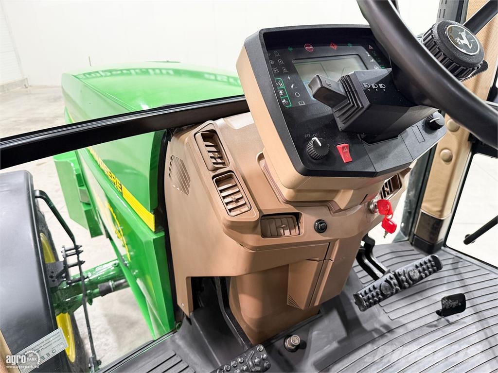 John Deere 7810 19/7 Powershift 40 km/h, légfék, 8,1 literes  الجرارات