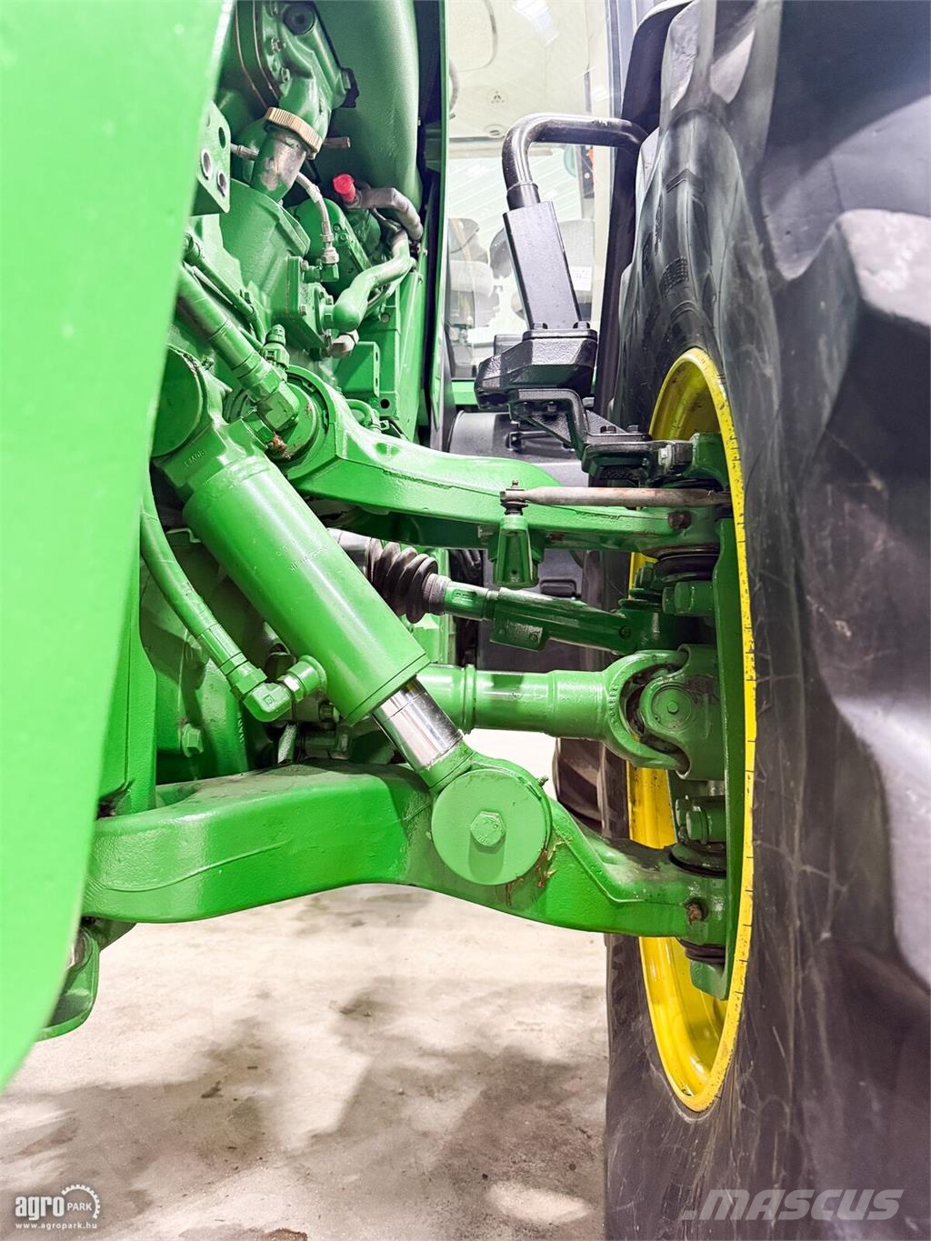 John Deere 8270R 16/5 Powershift 40 km/h, rugózott híd, rugóz الجرارات