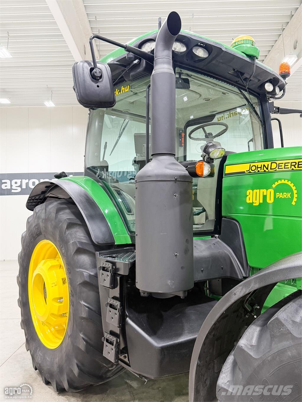 John Deere 8270R 16/5 Powershift 40 km/h, rugózott híd, rugóz الجرارات