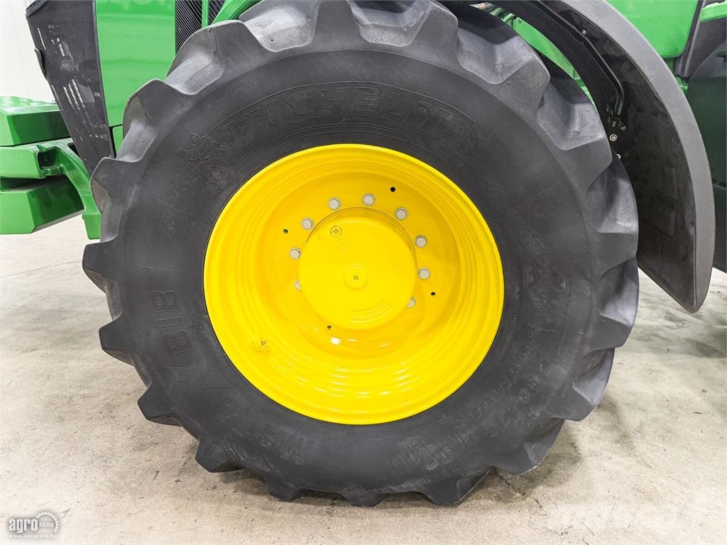 John Deere 8270R 16/5 Powershift 40 km/h, rugózott híd, rugóz الجرارات