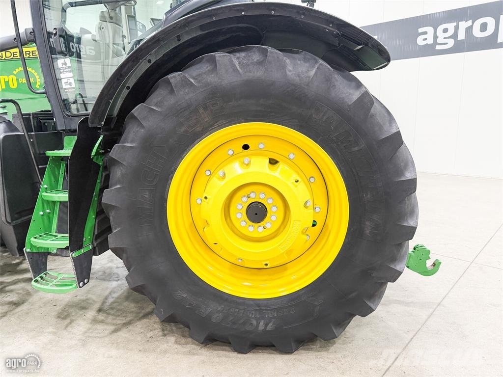 John Deere 8270R 16/5 Powershift 40 km/h, rugózott híd, rugóz الجرارات