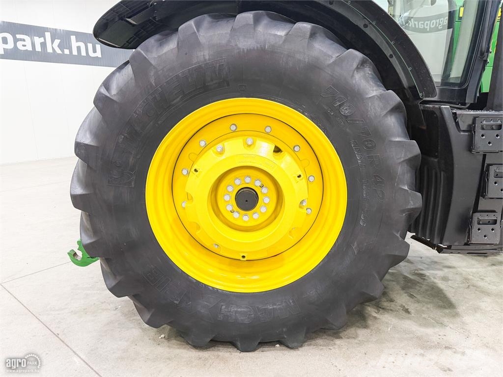 John Deere 8270R 16/5 Powershift 40 km/h, rugózott híd, rugóz الجرارات