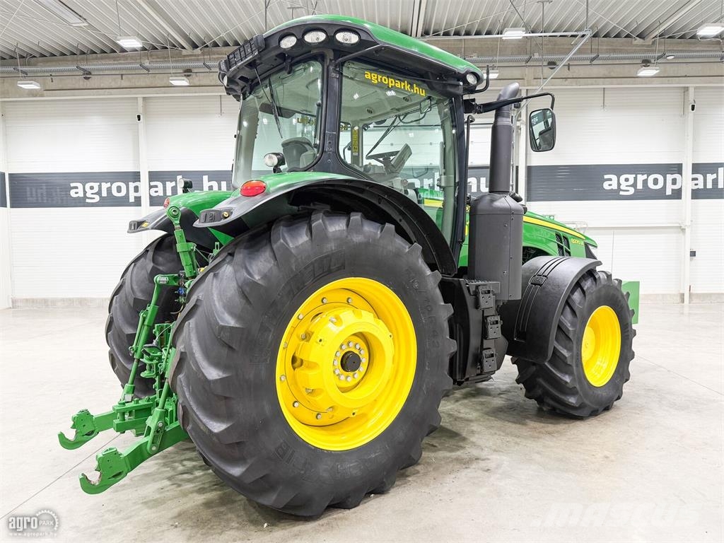 John Deere 8270R 16/5 Powershift 40 km/h, rugózott híd, rugóz الجرارات