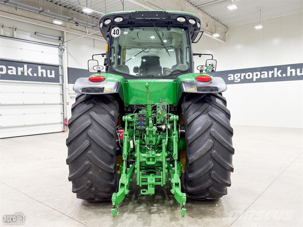 John Deere 8270R 16/5 Powershift 40 km/h, rugózott híd, rugóz الجرارات