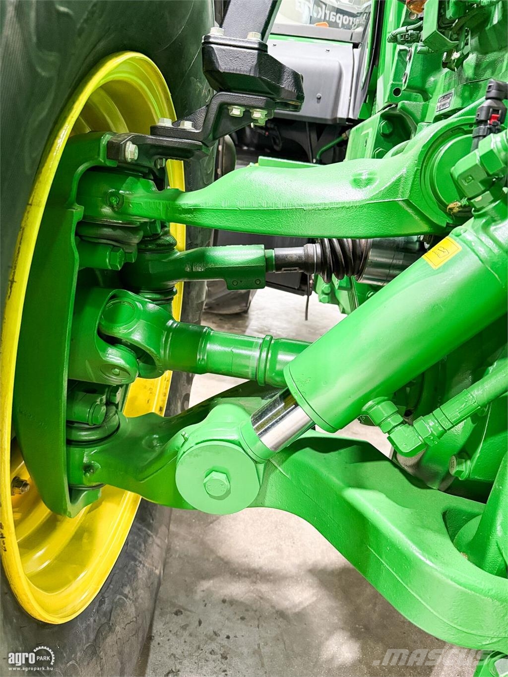 John Deere 8295R 16/5 Powershift 40 km/h váltó, rugózott híd, Traktoriai