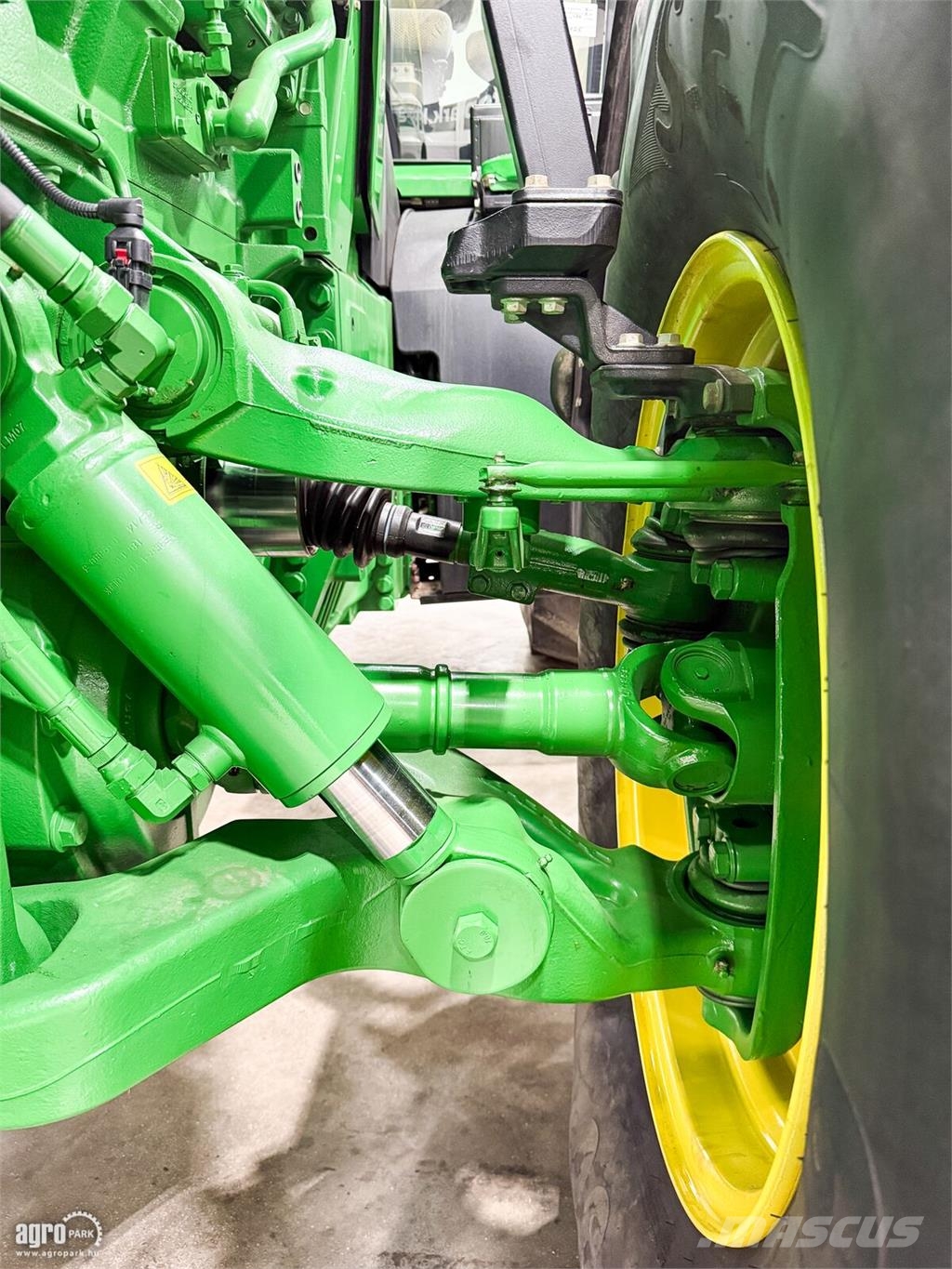 John Deere 8295R 16/5 Powershift 40 km/h váltó, rugózott híd, Traktoriai