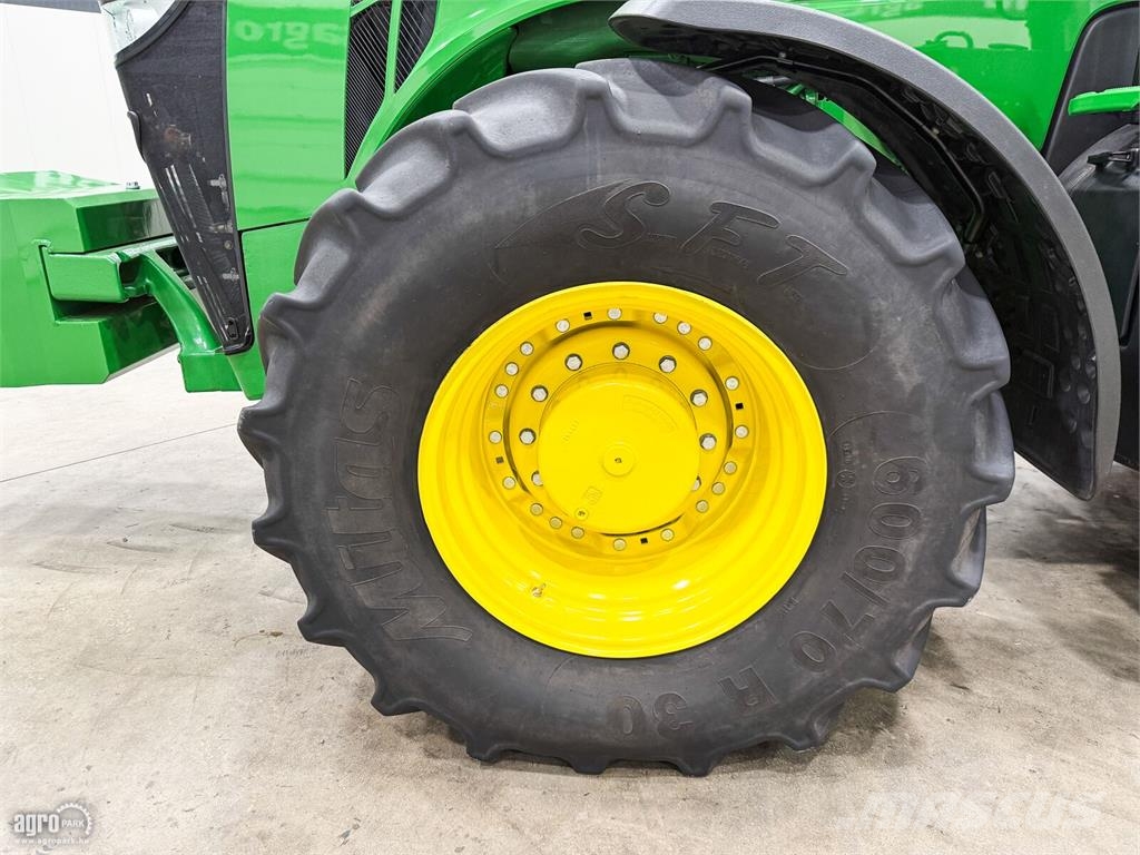 John Deere 8295R 16/5 Powershift 40 km/h váltó, rugózott híd, Traktoriai