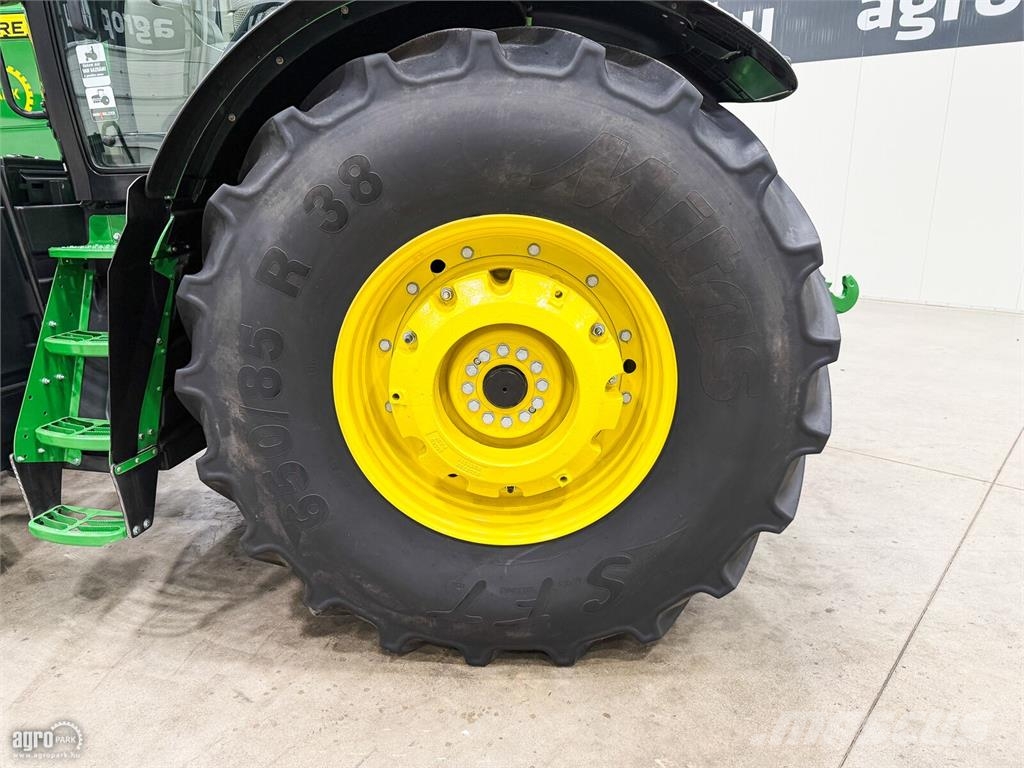 John Deere 8295R 16/5 Powershift 40 km/h váltó, rugózott híd, Traktoriai