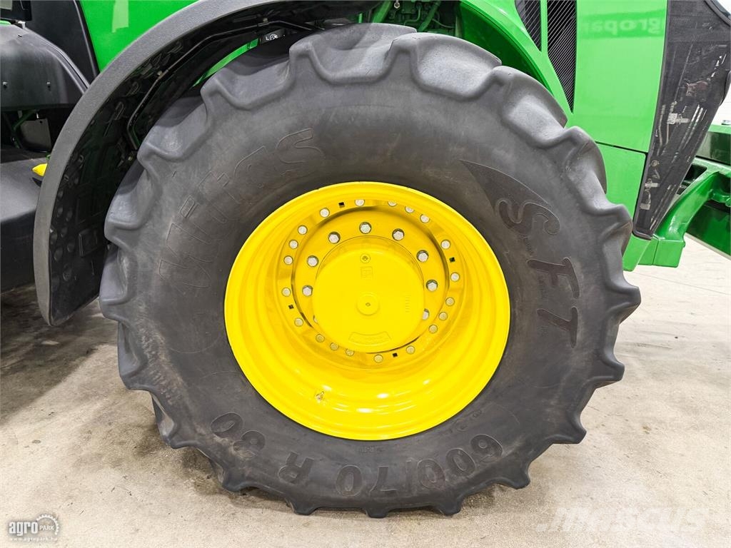 John Deere 8295R 16/5 Powershift 40 km/h váltó, rugózott híd, Traktoriai