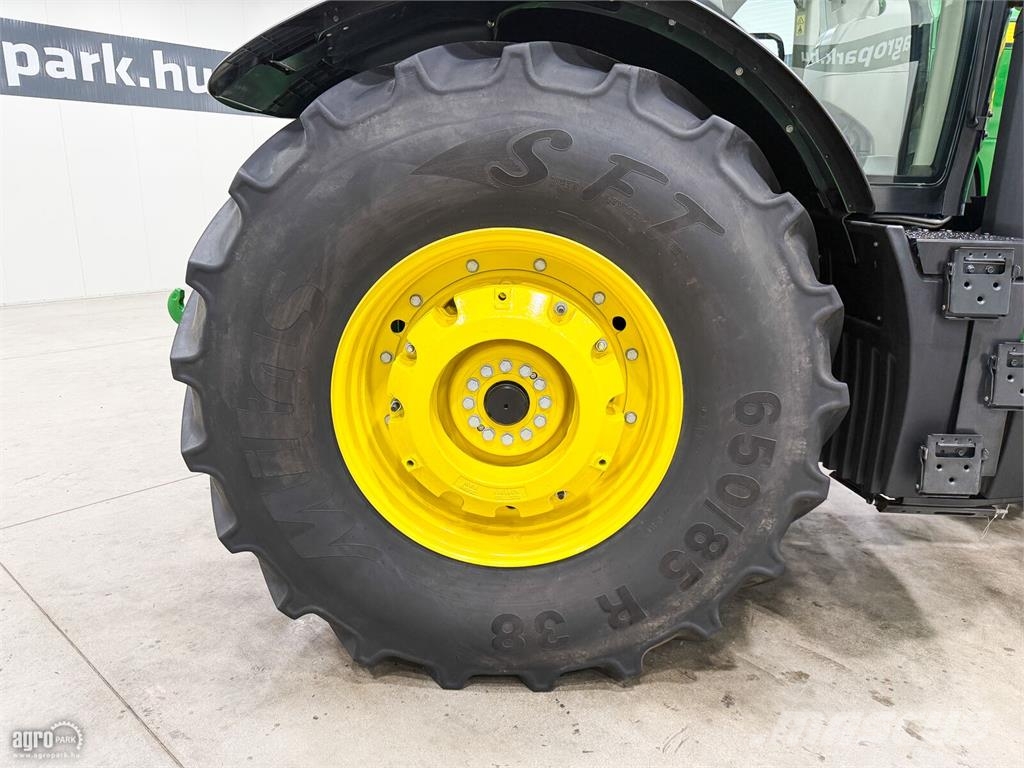 John Deere 8295R 16/5 Powershift 40 km/h váltó, rugózott híd, Traktoriai