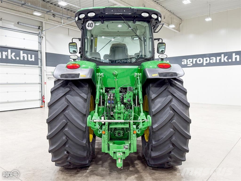 John Deere 8295R 16/5 Powershift 40 km/h váltó, rugózott híd, Traktoriai