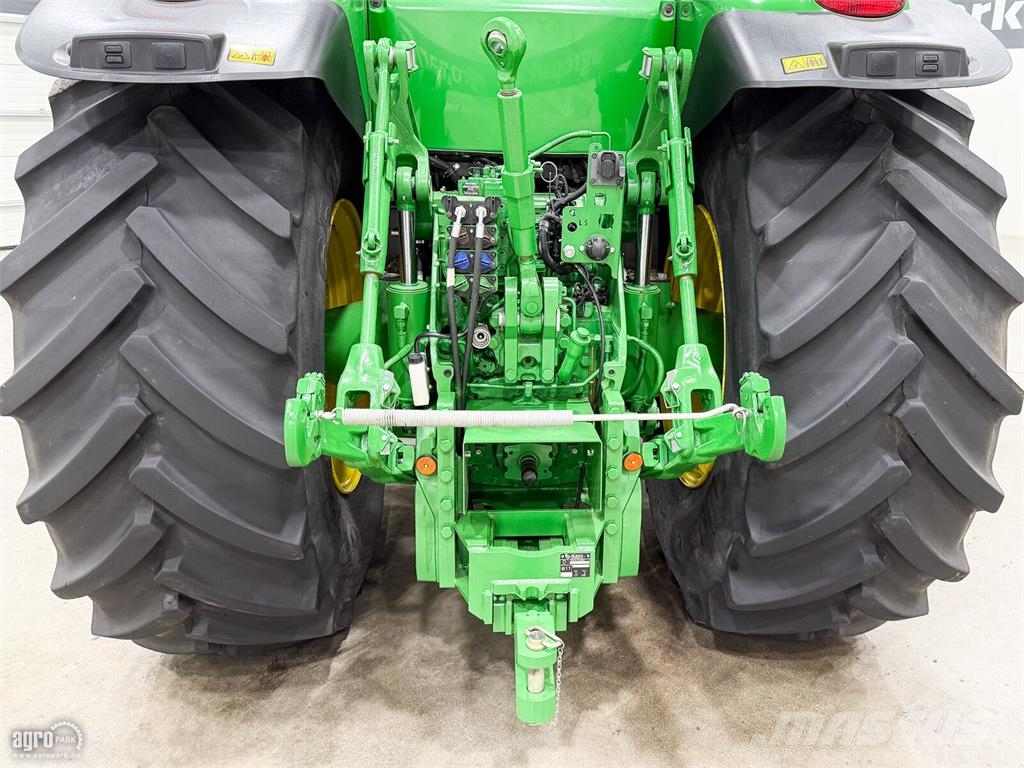 John Deere 8295R 16/5 Powershift 40 km/h váltó, rugózott híd, Traktoriai