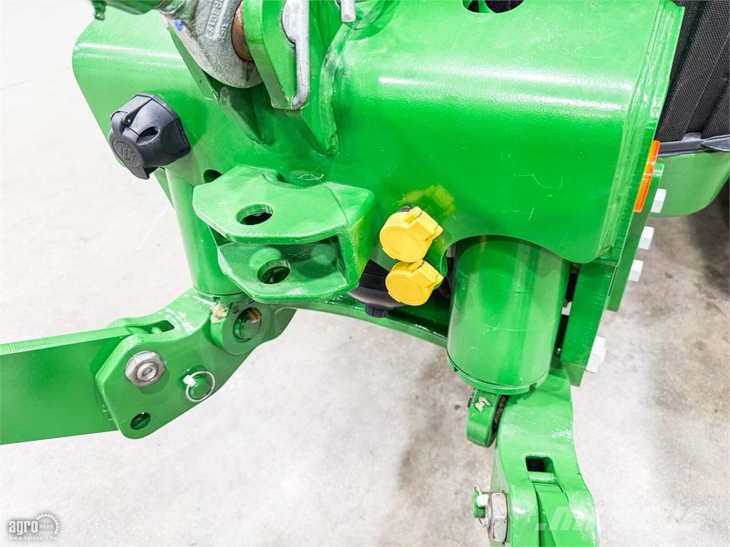 John Deere 8310R 16/5 Powershift 40 km/h váltó, ILS rugózott  الجرارات