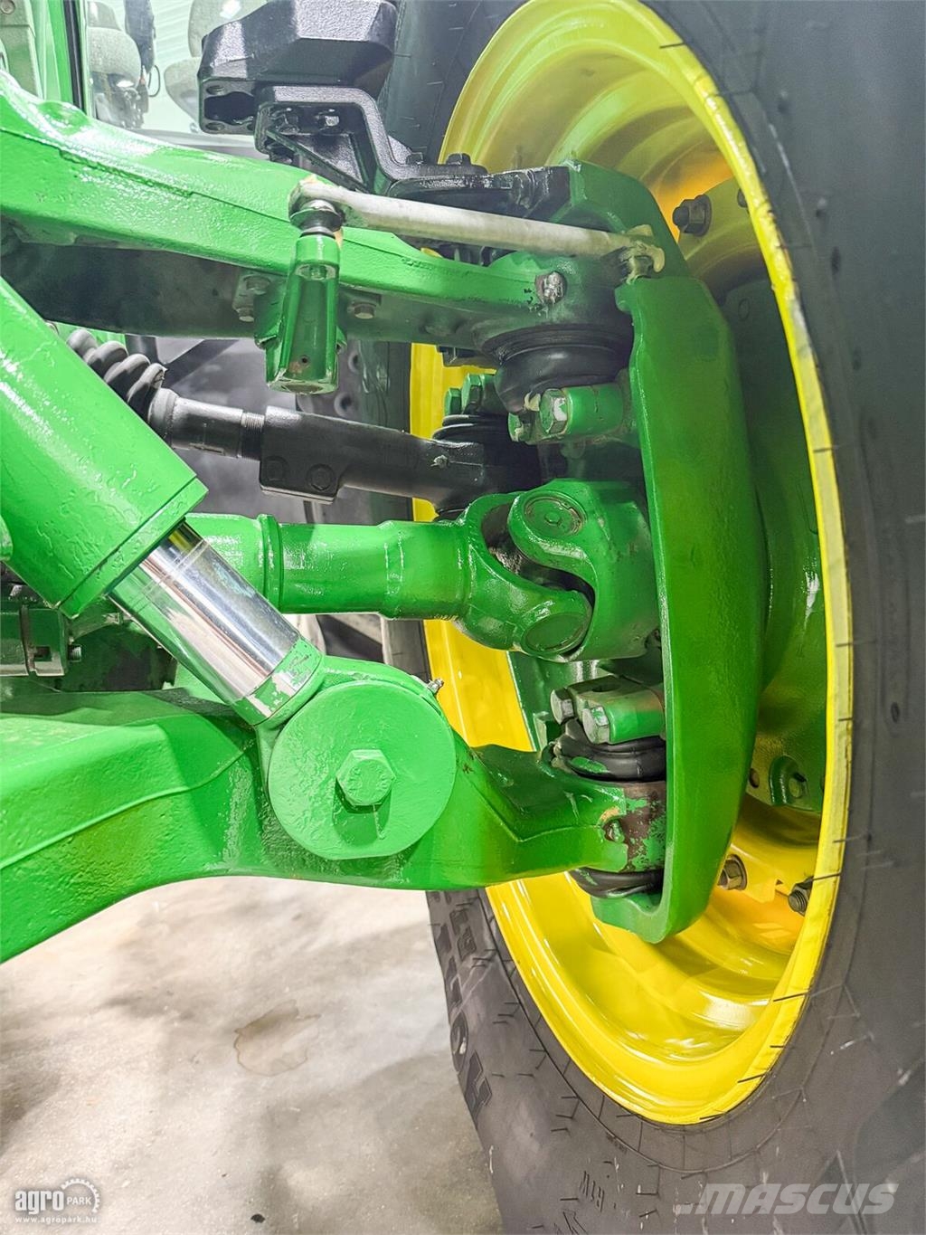 John Deere 8310R 16/5 Powershift 40 km/h váltó, ILS rugózott  الجرارات