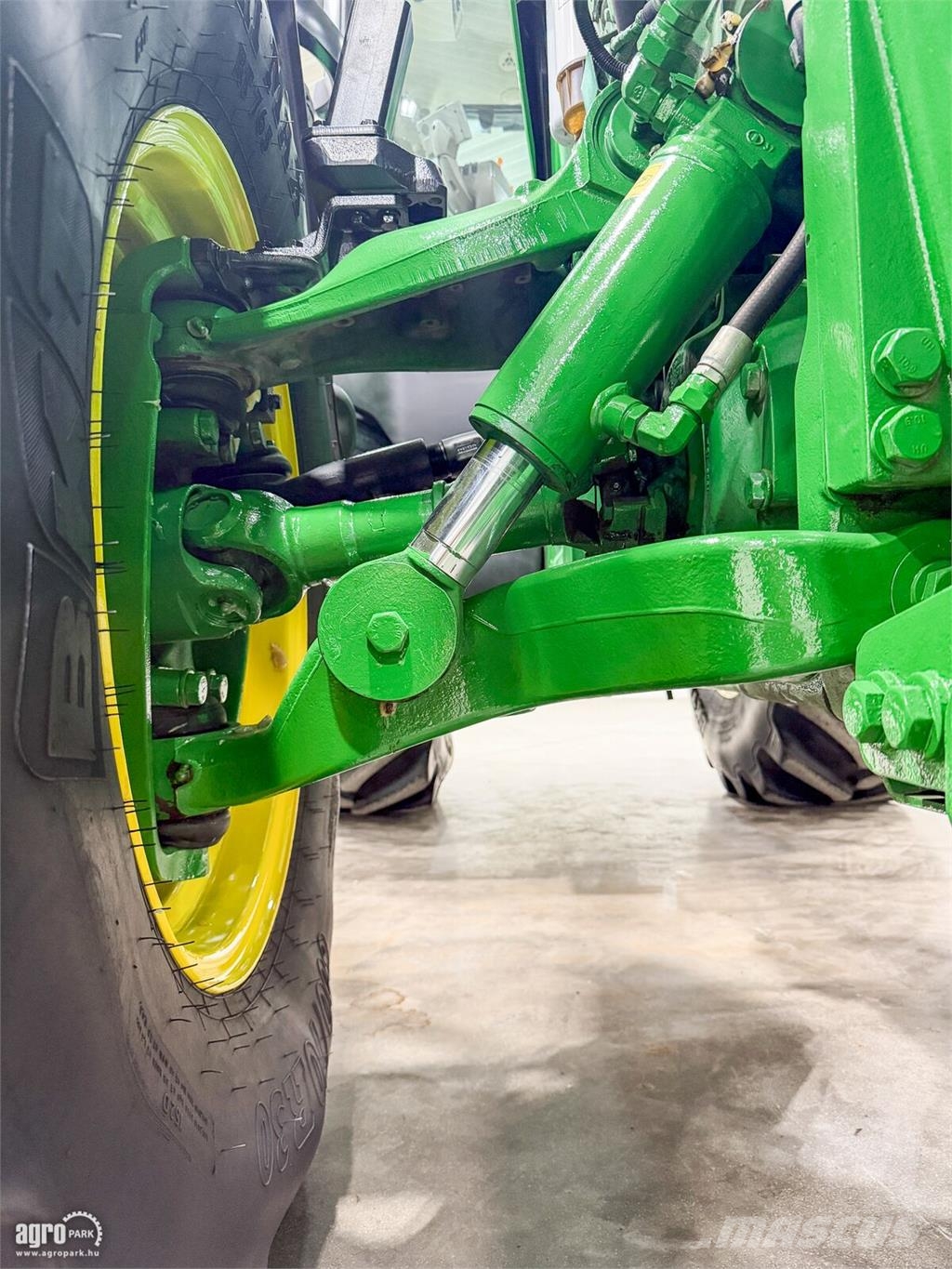 John Deere 8310R 16/5 Powershift 40 km/h váltó, ILS rugózott  الجرارات