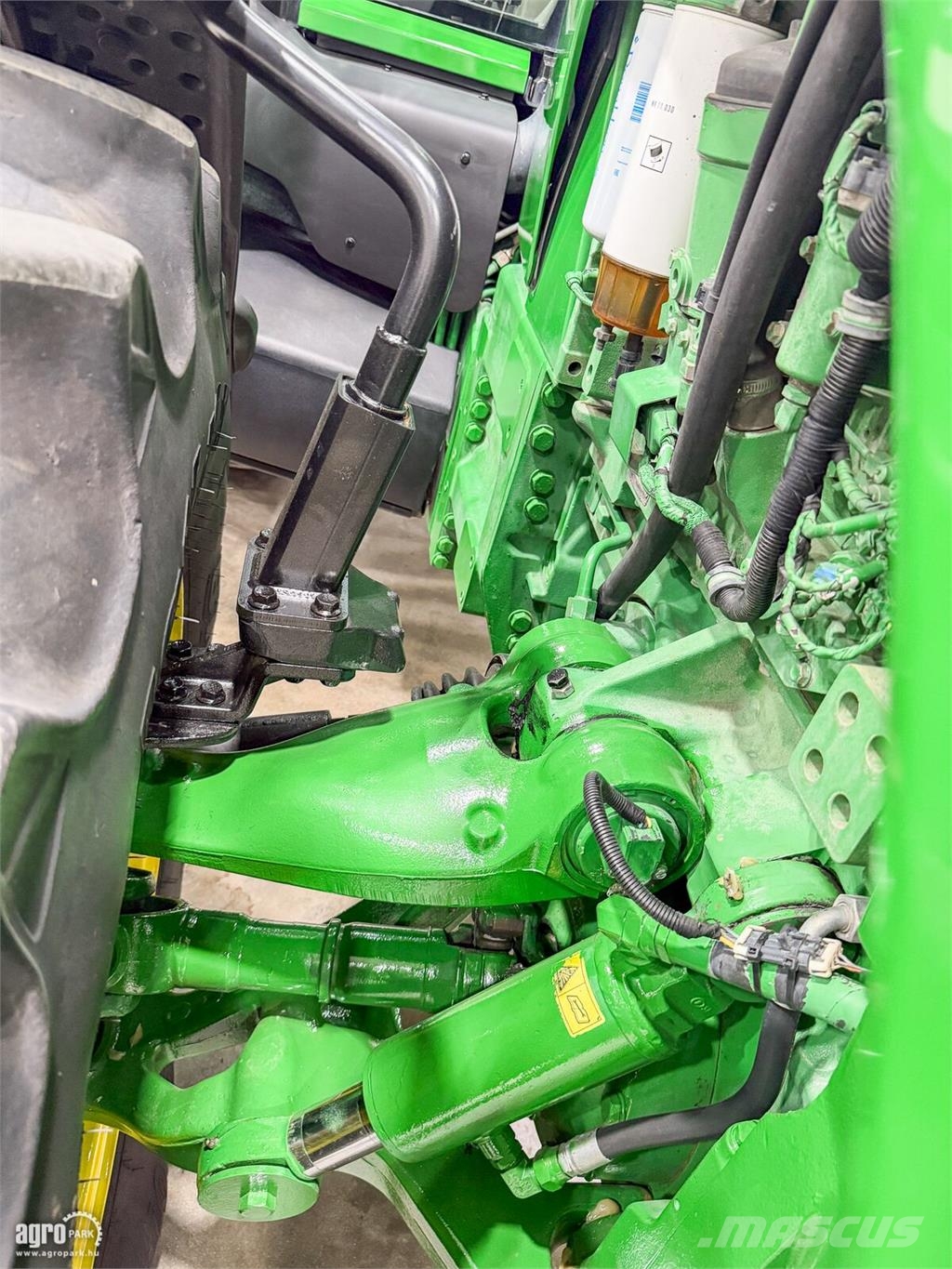 John Deere 8310R 16/5 Powershift 40 km/h váltó, ILS rugózott  الجرارات