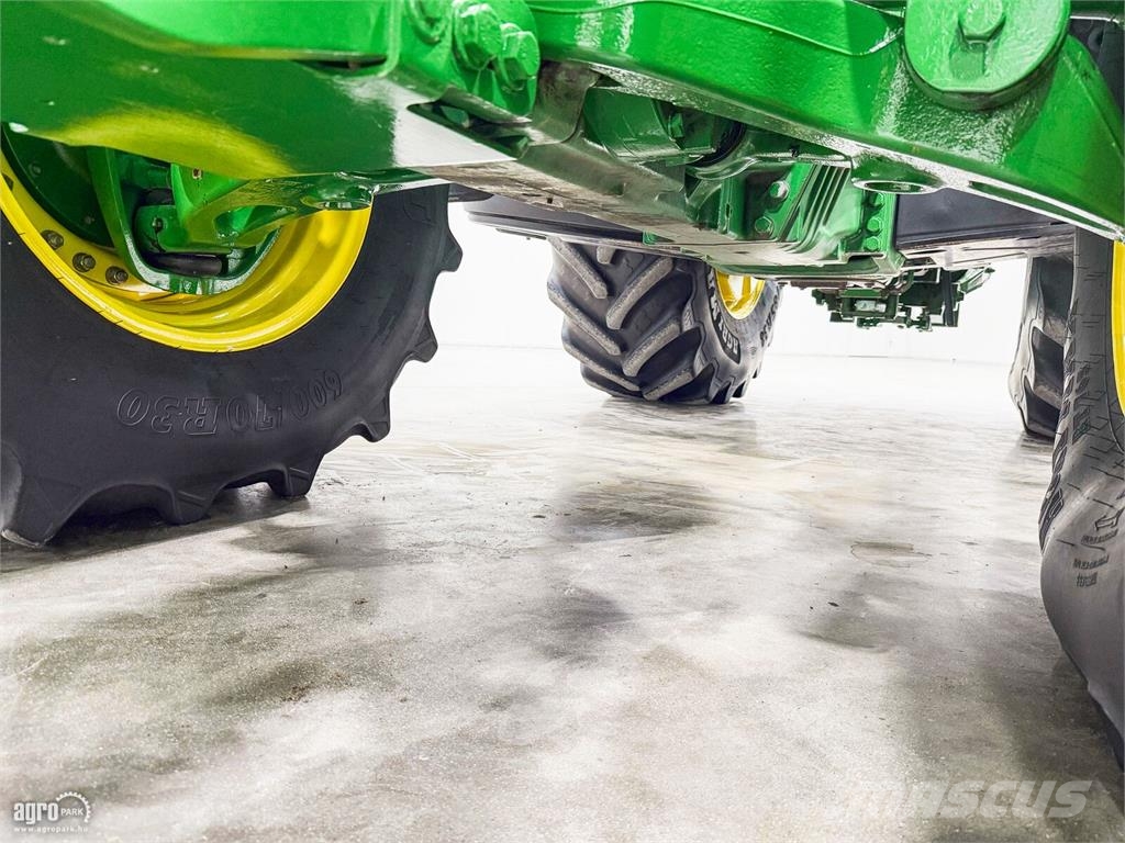 John Deere 8310R 16/5 Powershift 40 km/h váltó, ILS rugózott  الجرارات