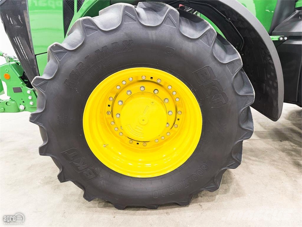John Deere 8310R 16/5 Powershift 40 km/h váltó, ILS rugózott  الجرارات